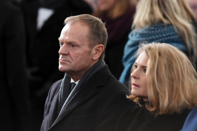 Donald Tusk z żoną Małgorzatą Tusk podczas pogrzebu Pawła Adamowicza, fot. PAP/Adam Warżawa