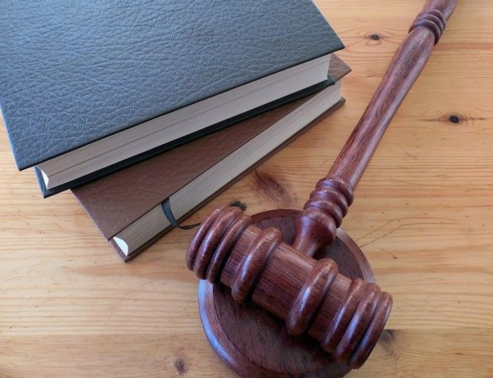 Jawność wyroków i wszystkich decyzji sędziów sposobem naprawy instytucji