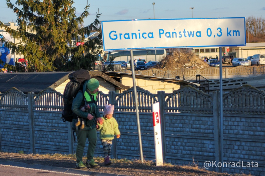 Uchodźcy na przejściu granicznym w Zosinie - Fot. K. Lata