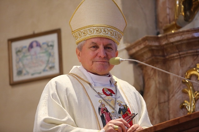 Biskup kaliski Edward Janiak. Fot. PAP