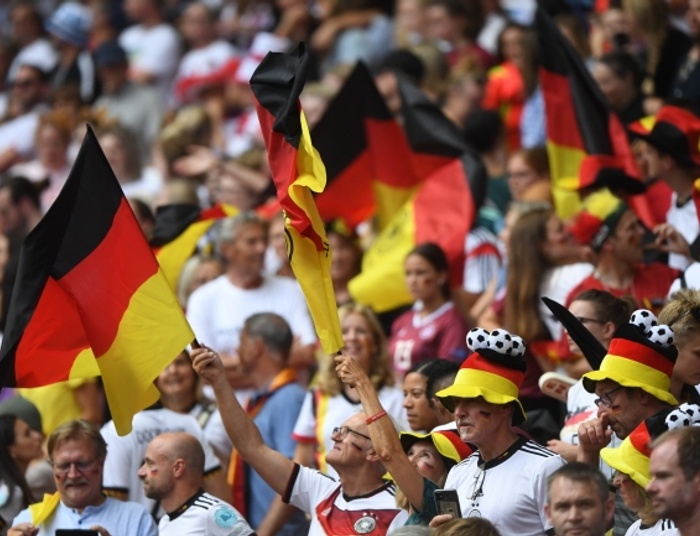 Kiedy Niemcy zdenazyfikują Polskę?