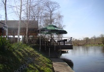Dworek - taras nad Pilicą.
