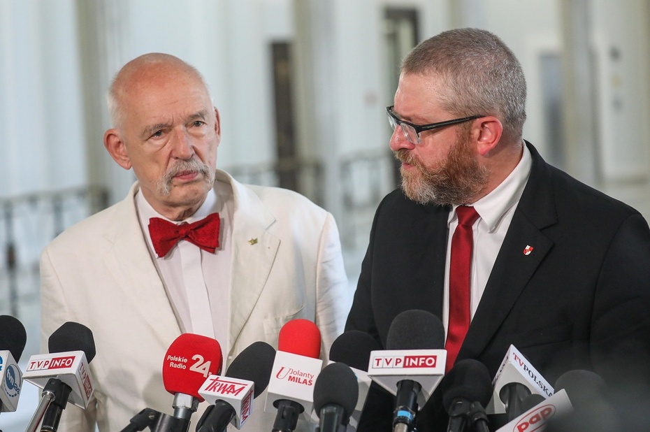 Politycy Konfederacji: Janusz Korwin-Mikke i Grzegorz Braun. Fot. PAP/Tomasz Gzell