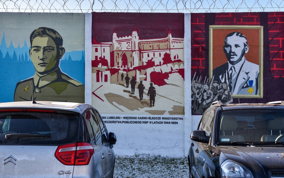 Mural ku czci Żołnierzy Wyklętych na murze aresztu śledczego w Lublinie. Fot. PAP