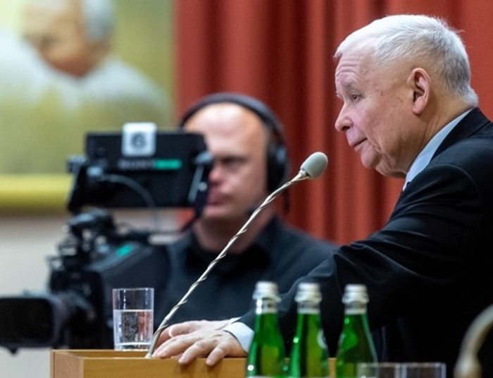 Wydatki społeczne w 2022 roku idą w Polsce w miliardy zł. Kaczyński: Pieniądze są i będą