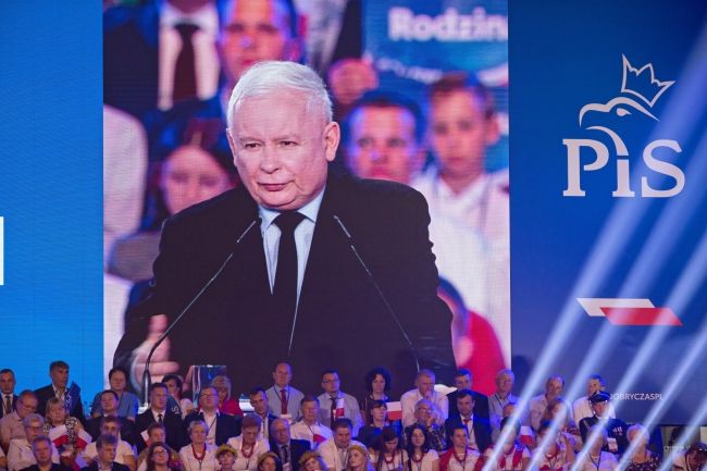 Jarosław Kaczyński podczas konwencji programowej PiS w hali Globus w Lublinie