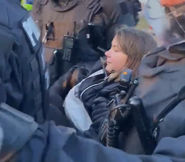 Greta Thunberg aresztowana przez niemiecką policję. Screen: Twitter