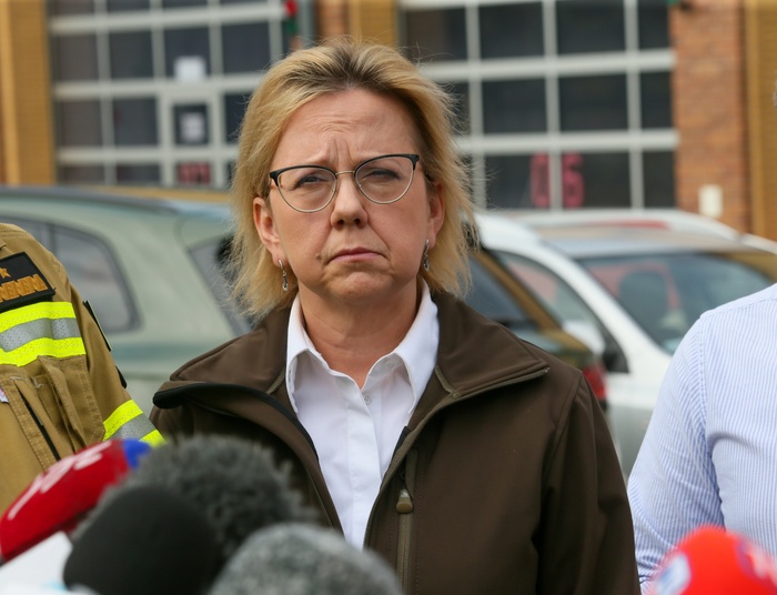 Gaszenie składowiska śmieci zakończone. Ale w sieci wciąż wrze