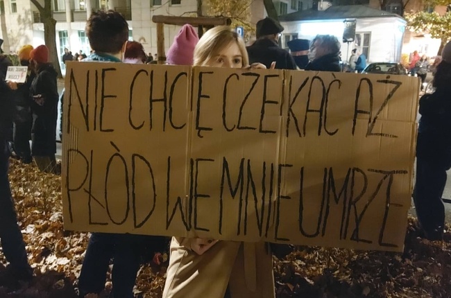 Protest przed Trybunałem Konstytucyjnym, fot. Twitter/Dorota Łoboda