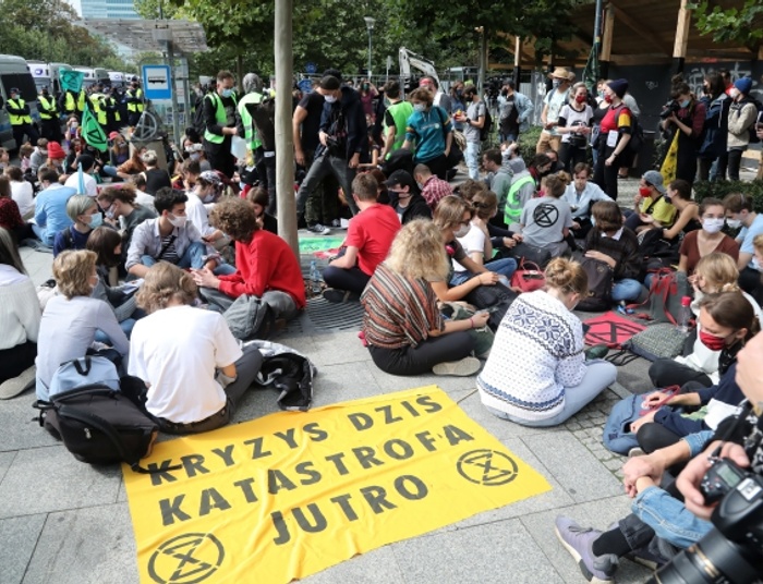 Extinction Rebellion protestuje w Warszawie. Ale nie przeciw zanieczyszczeniu Wisły