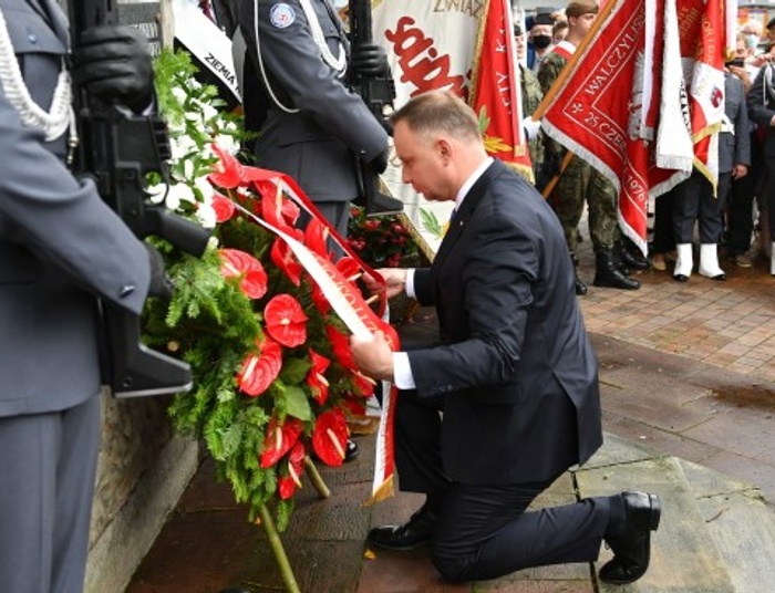 Dlaczego "stara" Polonia głosuje na PiS, a młoda europejska na opozycję?