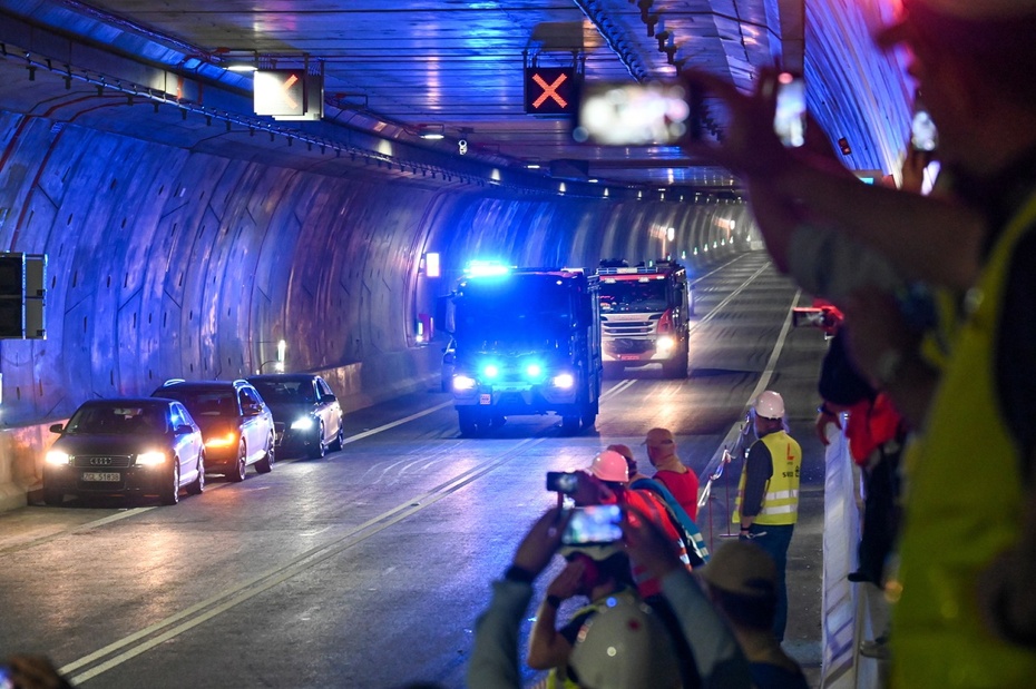 Świnoujście. Ćwiczenia służb „Tunel-23” w tunelu pod Świną. Fot. PAP/Marcin Bielecki