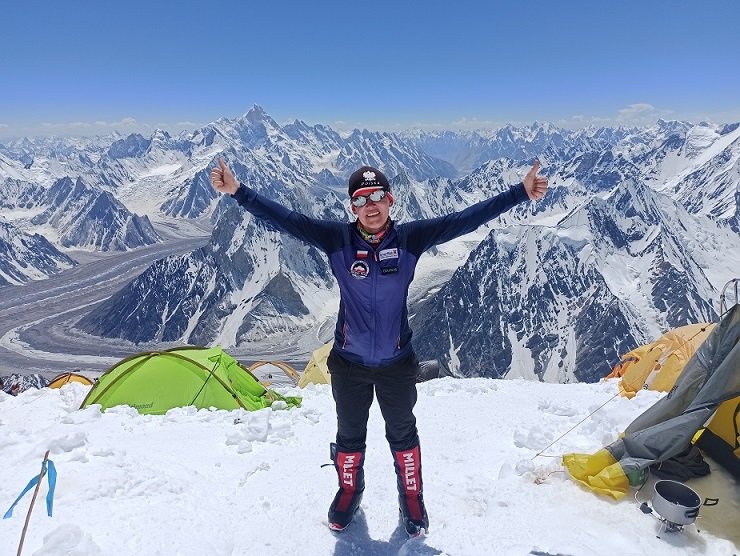 Monika Witkowska na szczycie K2. Fot. Facebook/Fanpage Moniki Witkowskiej