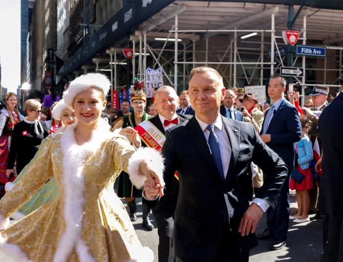 Duda na Paradzie Pułaskiego. Okrzyki "będziesz siedział" na patriotycznym wydarzeniu