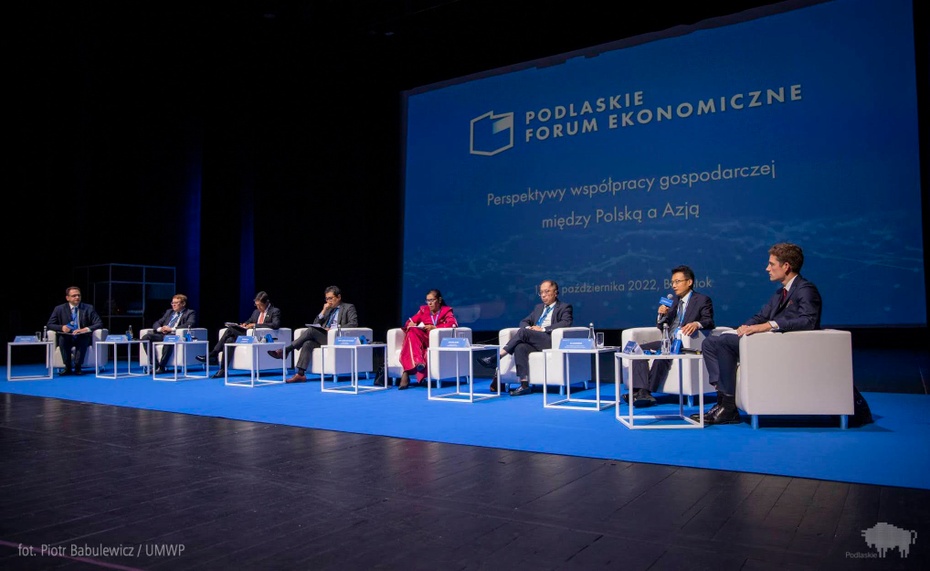 Panel otwierający Poldaskie Forum Ekonomiczne w Białymstoku. Fot. UMWP