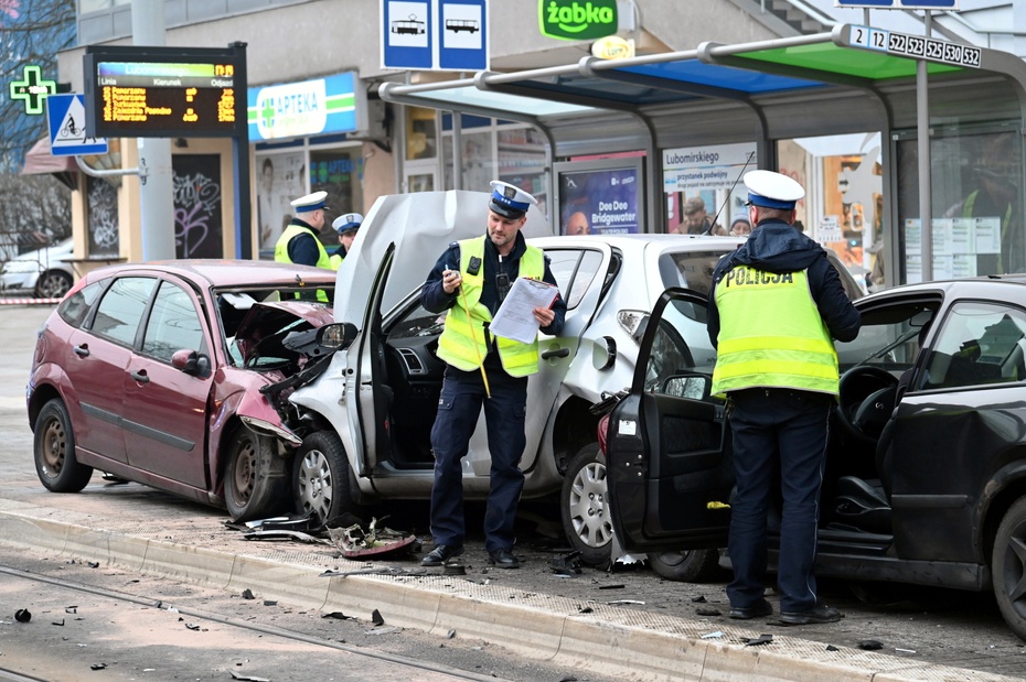 Wypadek w Szczecinie. Fot. EPA/MARCIN BIELECKI