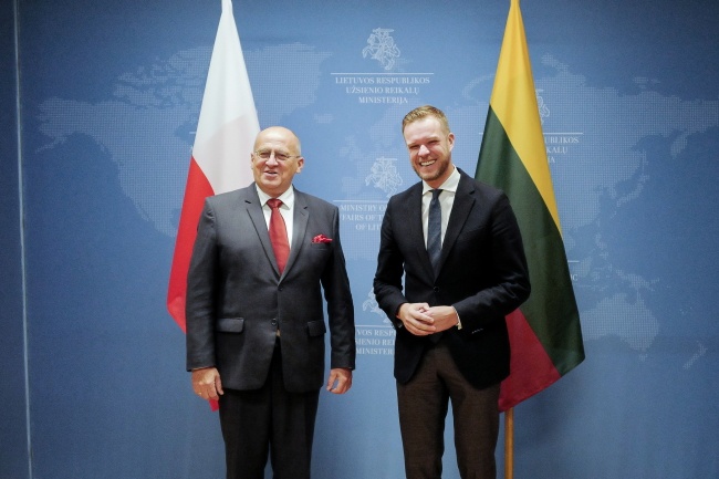 Minister spraw zagranicznych Polski Zbigniew Rau (L) i minister spraw zagranicznych Litwy Gabrielius Landsbergis (P). Fot. PAP/Mateusz Marek