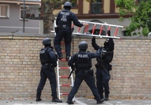 Atak na synagogę w Halle, dwie osoby nie żyją. Fot. PAP/EPA/FILIP SINGER