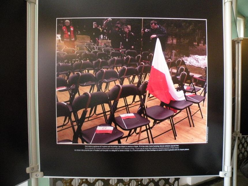 Czy to napis pod zdjęciem o ludobójstwie w Katyniu tak zdenerwował Rosjan i w konsekwencji doprowadził do ocenzurowania wystawy?