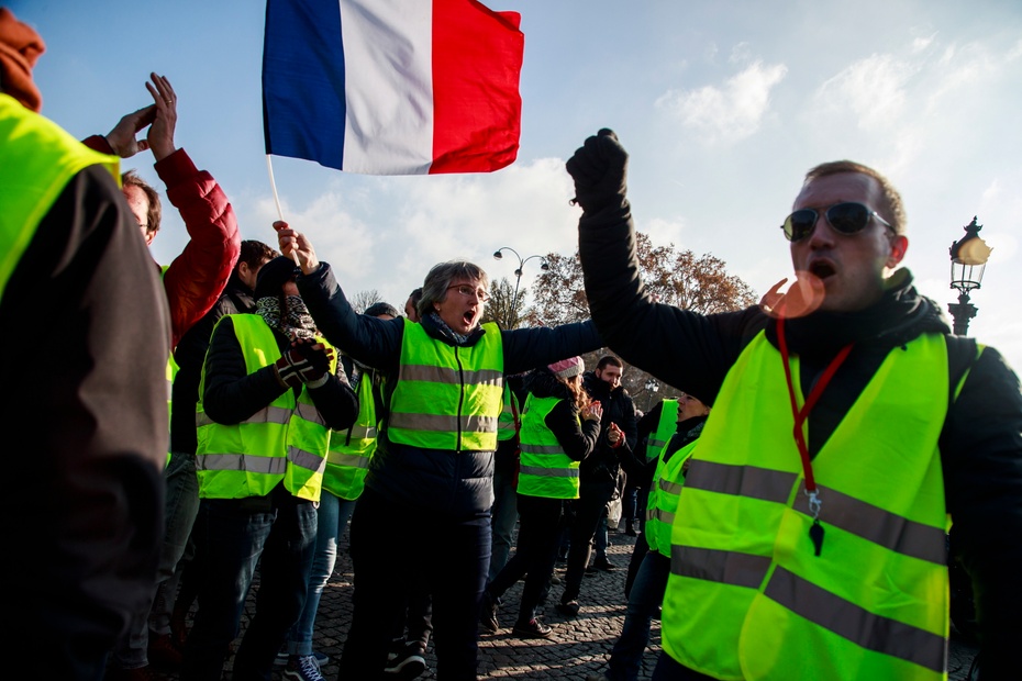 Protest "żółtych kamizelek" we Francji. Fot. PAP/EPA