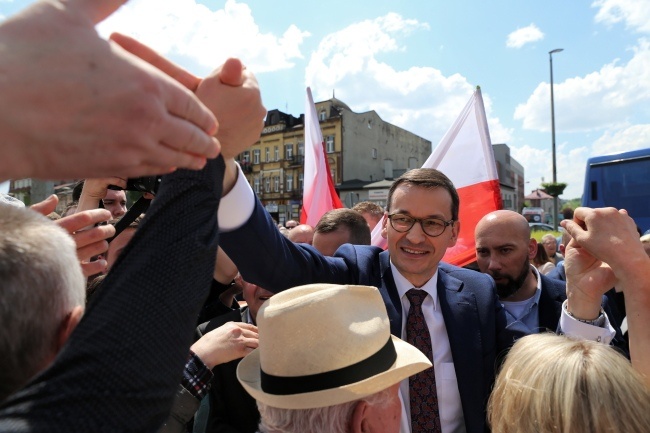 Premier Mateusz Morawiecki na spotkaniu z mieszkańcami Będzina, fot. PAP/Andrzej Grygiel