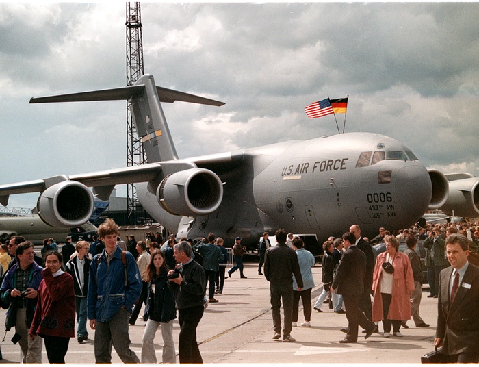 823 pasażerów na pokładzie i dzielny C-17 "Globemaster"