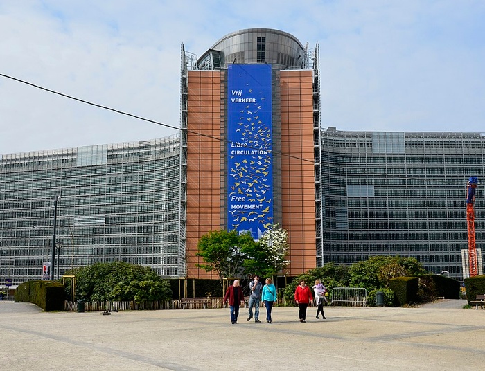 Francuski dziennik donosi o skorumpowaniu sędziów TSUE, urzędników KE i polityków EPL