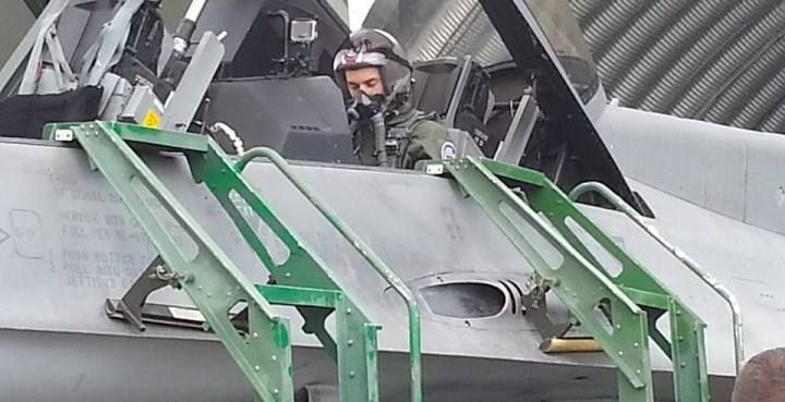 Szanowna Jednostko Wojskowa z F-16 i Stochem