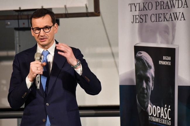 Premier Mateusz Morawiecki podczas uroczystej premiery książki "Dopaść Morawieckiego". Fot. PAP/Radek Pietruszka