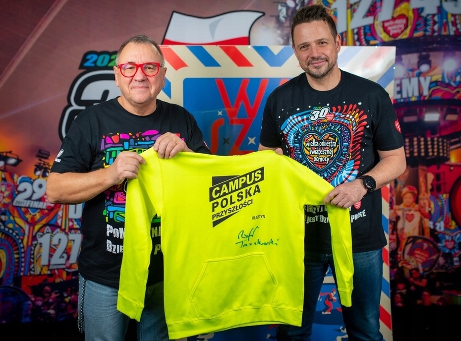 Taką bluzę podarował Rafał Trzaskowski na aukcje WOŚP.