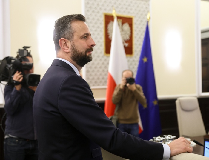 Szef MON zabiera głos ws. rakiety. Będzie pilne spotkanie z Andrzejem Dudą