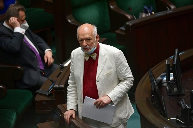 Prezes partii KORWiN nie po raz pierwszy wywołał falę komentarzy w sieci. Fot.: PAP/Marcin Obara