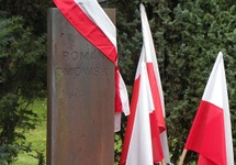 Pomnik Dmowskiego w Chludowie