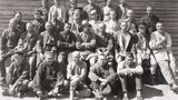 Grupa jencow bolszewickich w obozie pod Warszawa