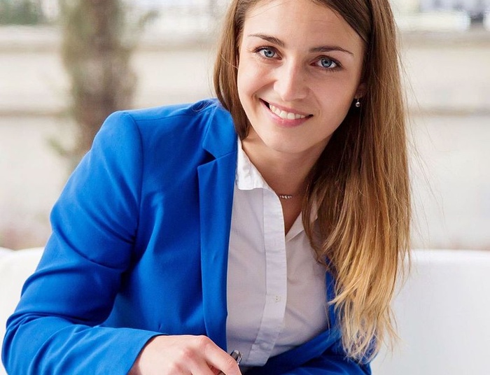 Posłanka Gajewska czyta "Annę Kareninę" Bułhakowa i inne wpadki polityków