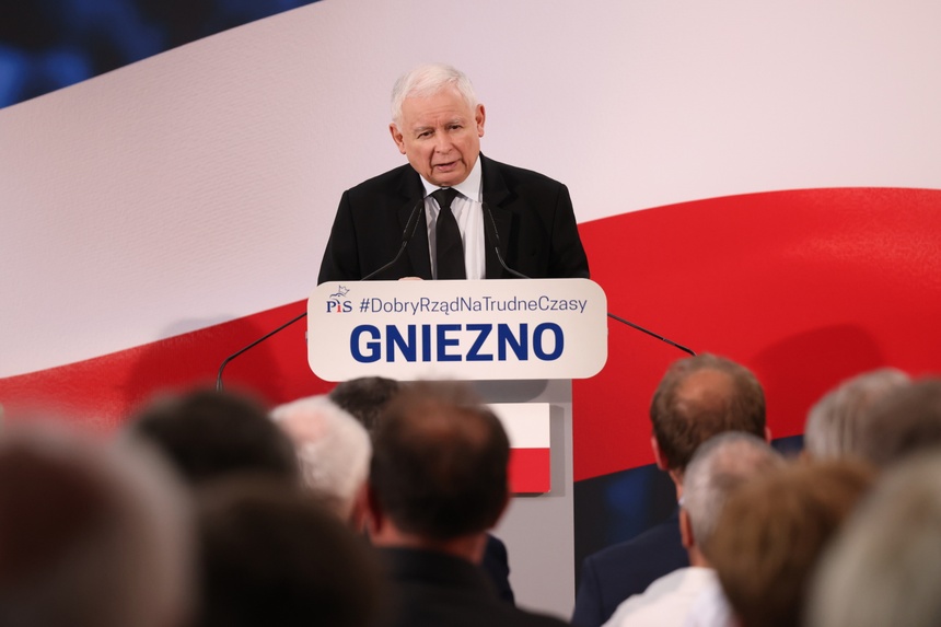 Jarosław Kaczyński podczas spotkania z mieszkańcami Gniezna wypowiadał się m. in. na temat nadchodzących wyborów i scenariuszy, jakie są możliwe w przypadku porażki PiS. (fot. PAP)