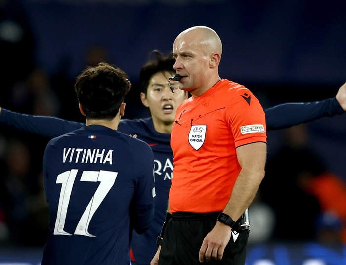 Polski sędzia odsunięty od meczu Ligi Mistrzów. W tle Szymon Marciniak