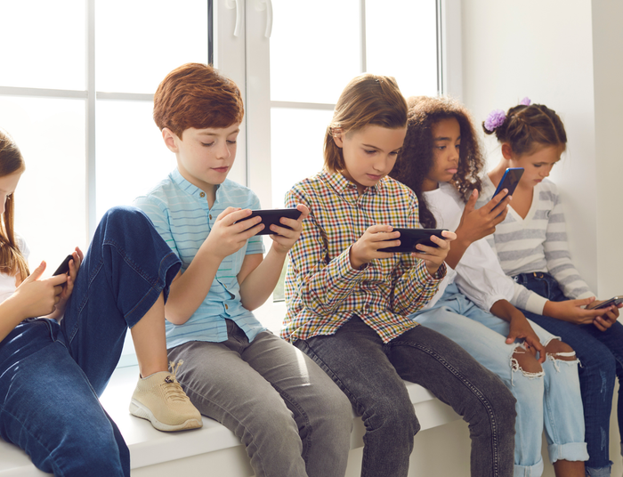 Dlaczego nie warto wrzucać zdjęć dzieci do internetu?