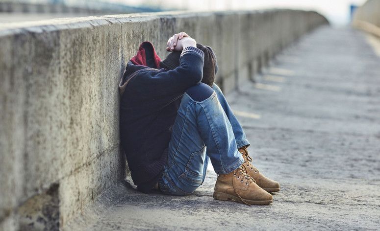Bezdomny 19-letni gej "spisany na straty"! Jak wygląda życie pozbawionych nadziei?