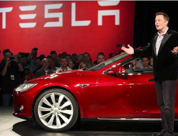 Jak Muskowi chcą zabrać Teslę
