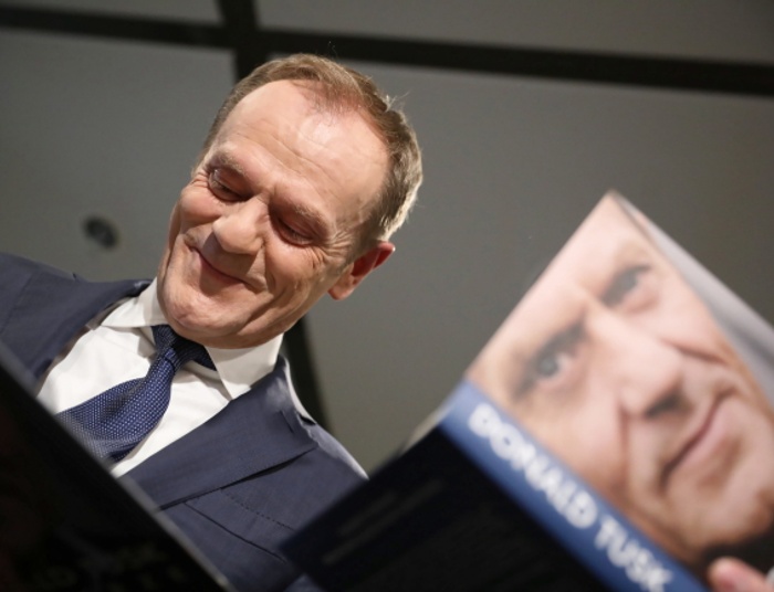 „Szczerze”. Czy książka Tuska to faktycznie dziennik? Premier Morawiecki wskazuje na błąd