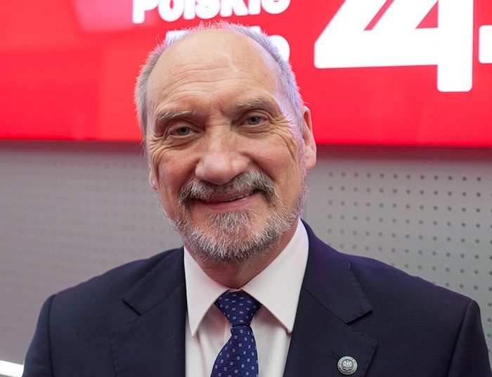Macierewicz: Przyczyną katastrofy smoleńskiej były dwa wybuchy