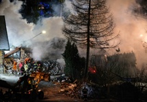 Akcja ratunkowa w miejscu wybuchu gazu, do którego doszło 4 bm. ok. godz. 19:00 w domu jednorodzinnym w Szczyrku. Fot. PAP/Hanna Bardo