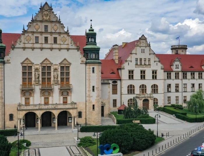„UAM dla Polaków”. Uczelnia oskarżona o faworyzowanie studentów ze wschodu