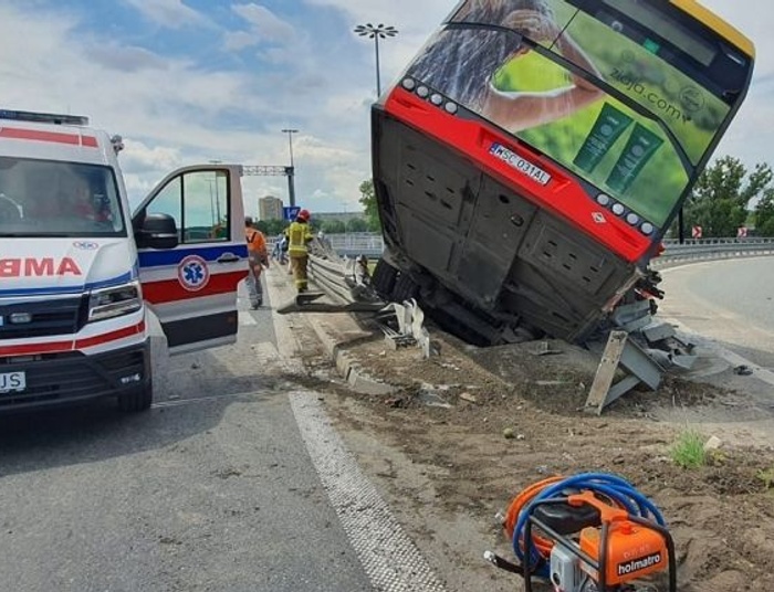 Autobus spadł z wiaduktu w Warszawie. Kierowca dostał 7 lat więzienia