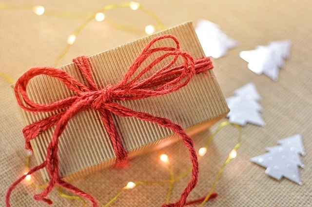 Z roku na rok na wydatki świąteczne przeznaczamy coraz więcej pieniędzy. Fot. Pixabay