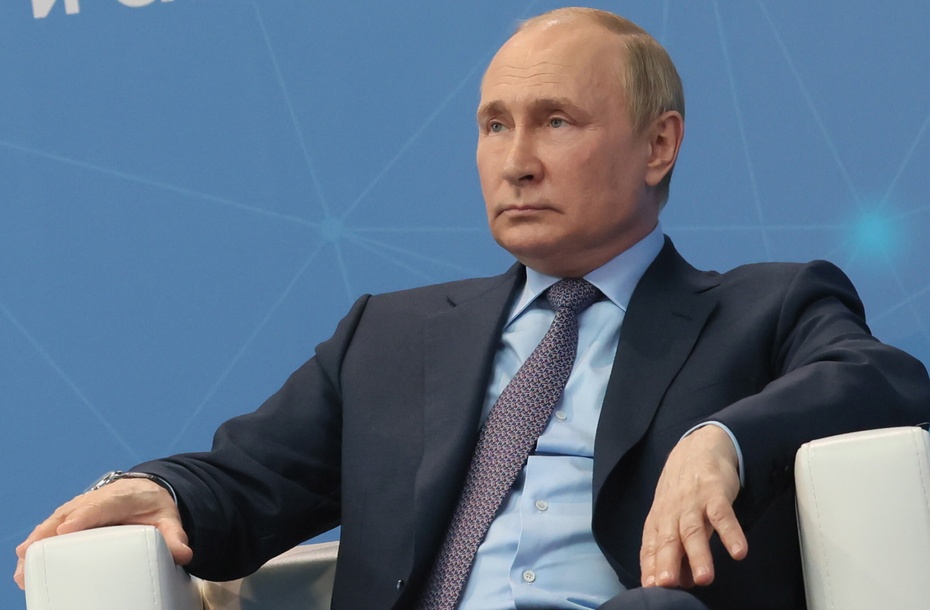 Putin złożył w czwartek hołd carowi Piotrowi Wielkiemu z okazji 350. rocznicy jego urodzin. Źródło: EPA/MIKHAIL METZEL / KREMLIN POOL / SPUTNIK MANDATORY CREDIT