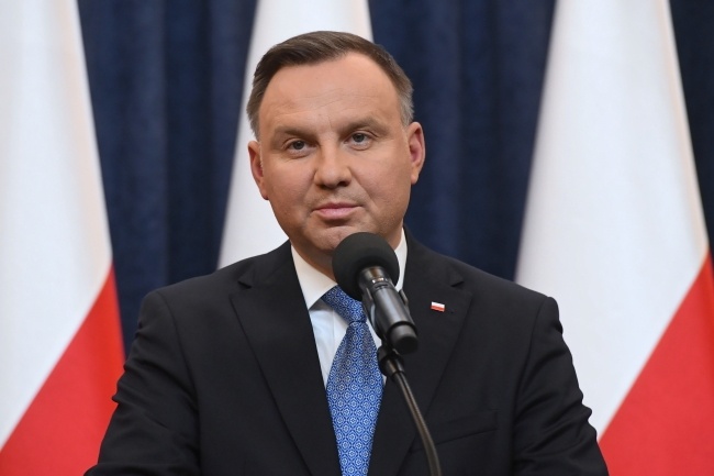 Prezydent Andrzej Duda podczas konferencji prasowej o podpisaniu noweli ustawy dot. finansowania TVP i Polskiego Radia, fot. PAP/Radek Pietruszka