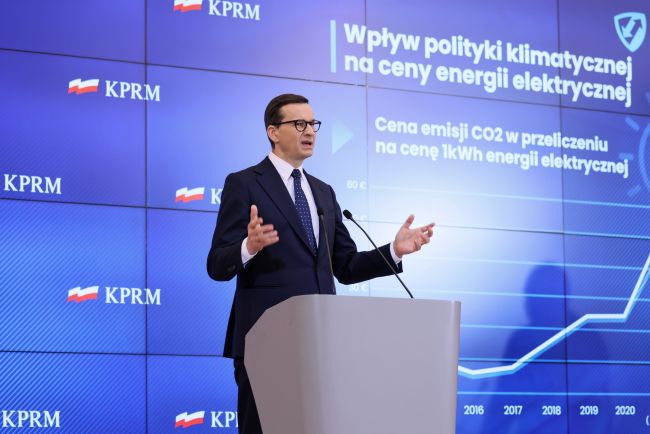 Premier Mateusz Morawiecki podczas konferencji prasowej w KPRM. Fot. PAP/Leszek Szymański