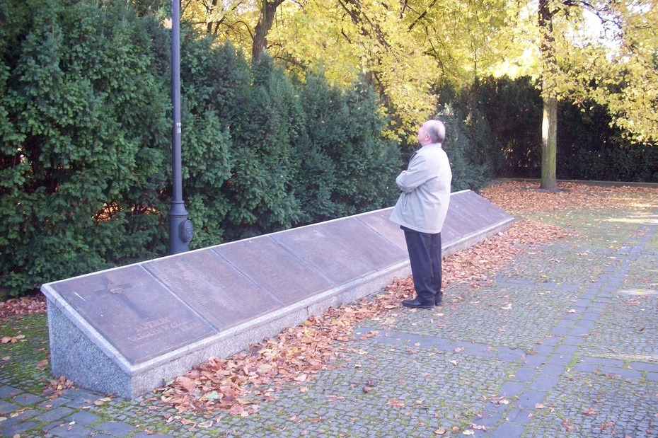 Płyta pamiątkowa poległych saperów WP - Warszawa.